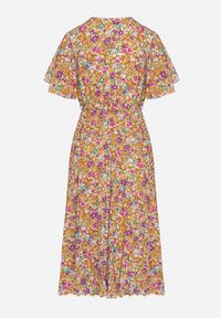 Born2be - Żółta Rozkloszowana Sukienka w Kwiaty z Kopertowym Dekoltem Plisowana Lanasira. Kolor: żółty. Wzór: kwiaty. Typ sukienki: kopertowe #6