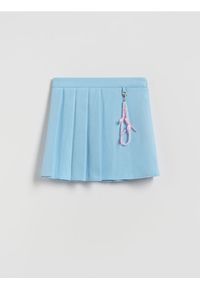 Reserved - Plisowana spódnica z zawieszką - jasnoniebieski. Kolor: niebieski. Materiał: tkanina. Wzór: gładki. Typ sukienki: w kształcie A #1