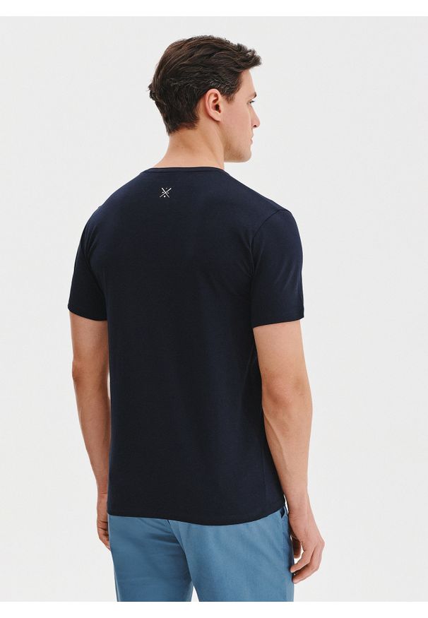 Pako Lorente - PAKO LORENTE – Granatowy gładki t-shirt męski. Kolor: biały, niebieski, czarny. Materiał: bawełna, elastan. Długość rękawa: krótki rękaw. Długość: krótkie. Wzór: gładki. Styl: klasyczny