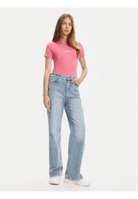 Guess Jeans T-Shirt W5YP37 KA0H1 Różowy Slim Fit. Kolor: różowy. Materiał: bawełna