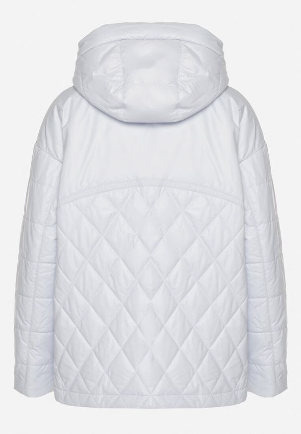 Born2be - Jasnoniebieska Kurtka Pikowana z Odpinanym Kapturem i Aplikacją Sarlia. Okazja: na co dzień. Kolor: niebieski. Materiał: jeans. Wzór: aplikacja. Styl: sportowy, elegancki, casual