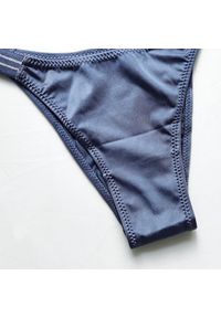 Intica - Stringi z elastycznymi paskami pod obcisłe ubrania Saburi. Kolor: niebieski. Materiał: materiał, skóra. Wzór: paski #10