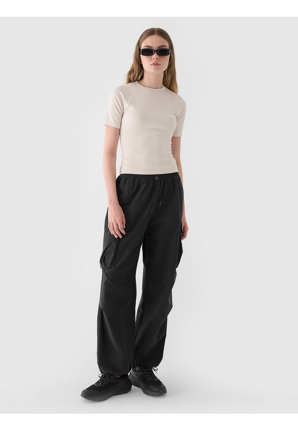 4f - 4F T-shirt slim crop-top gładki damski - beżowy XL. Okazja: na co dzień. Kolor: beżowy. Materiał: dzianina, materiał, syntetyk, prążkowany. Długość rękawa: krótki rękaw. Długość: krótkie. Wzór: gładki. Styl: sportowy, casual