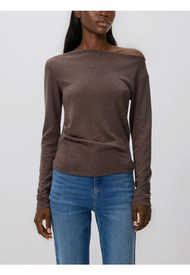 Reserved - Longsleeve z wiskozą - brązowy. Kolor: brązowy. Materiał: wiskoza. Długość rękawa: długi rękaw