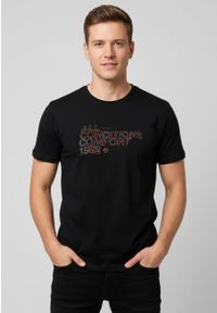 Volcano - Bawełniany t-shirt T-TON. Kolor: czarny. Materiał: bawełna. Długość rękawa: krótki rękaw. Długość: krótkie. Wzór: napisy, nadruk. Styl: klasyczny #1