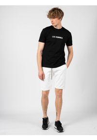 Les Hommes T-shirt | LF224302-0700-9001 | Grafic Print | Mężczyzna | Czarny. Okazja: na co dzień. Kolor: czarny. Materiał: bawełna. Wzór: nadruk. Styl: casual