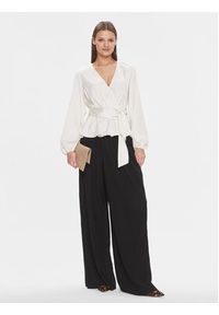 Guess Bluzka Juley W4RH68 WEFC2 Biały Regular Fit. Kolor: biały. Materiał: syntetyk