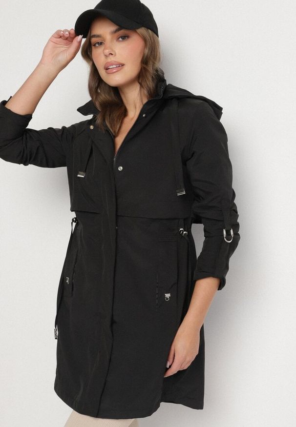 Born2be - Czarna Kurtka w Stylu Parki z Odpinanym Kapturem i Troczkami Halirsa. Okazja: na co dzień, na spacer. Kolor: czarny. Materiał: jeans. Styl: klasyczny, casual, elegancki