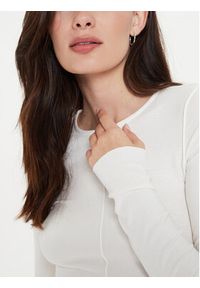 Gina Tricot Bluzka 21324 Biały Slim Fit. Kolor: biały. Materiał: wiskoza #3