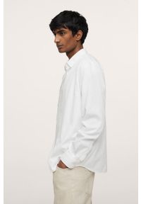 Mango Man Koszula bawełniana męska kolor biały slim z kołnierzykiem klasycznym. Typ kołnierza: kołnierzyk klasyczny. Kolor: biały. Materiał: bawełna. Długość rękawa: długi rękaw. Długość: długie. Styl: klasyczny #5
