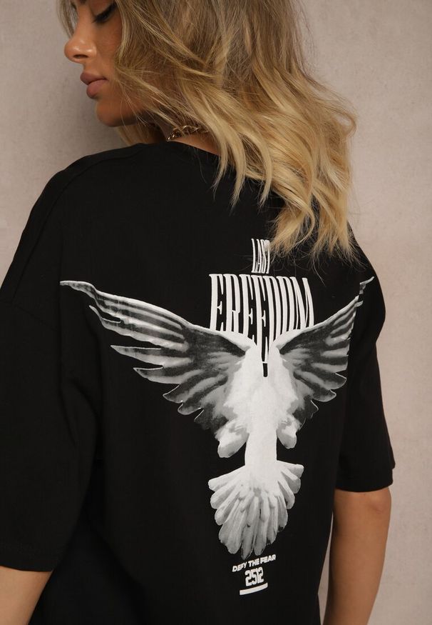 Renee - Czarna Koszulka T-shirt Ozdobiona Nadrukiem na Plecach Arilora. Kolor: czarny. Wzór: aplikacja, nadruk