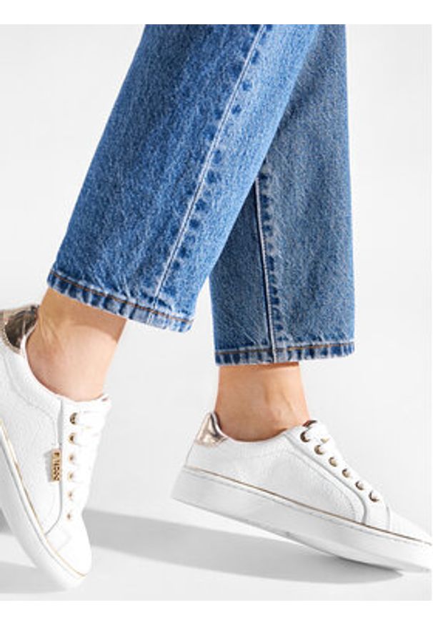 Guess Sneakersy FL5BEK FAL12 Biały. Kolor: biały. Materiał: skóra