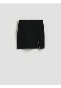 Reserved - Spódnica mini z rozcięciem - czarny. Kolor: czarny. Materiał: wiskoza, dzianina #1