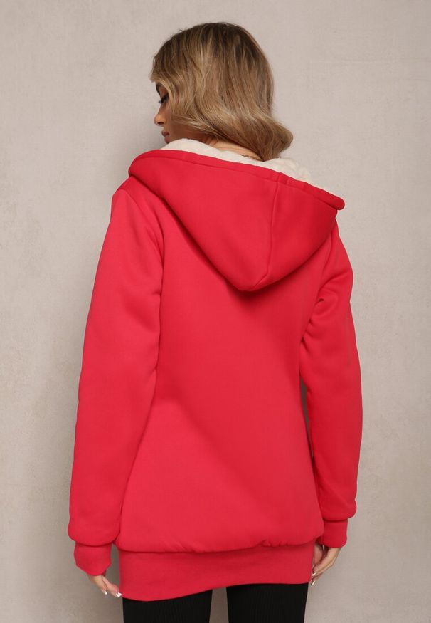 Renee - Czerwona Bluza ze Sztucznym Futerkiem i Kapturem oraz Kieszeniami Creactia. Kolor: czerwony. Materiał: futro