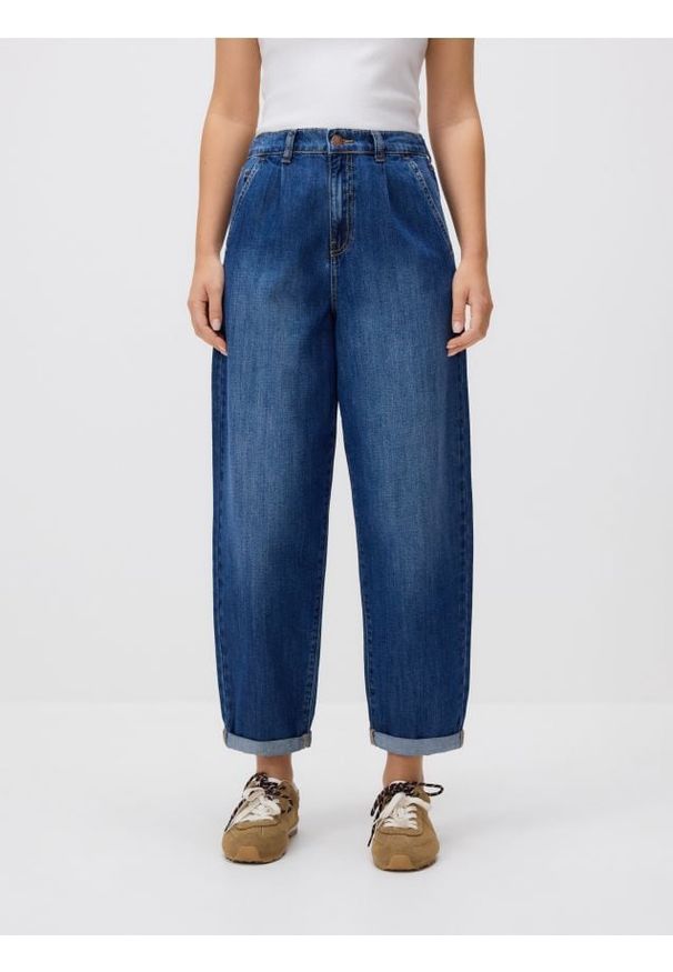 Reserved - Jeansy barrel leg - niebieski. Kolor: niebieski