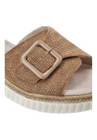 Klapki damskie S.Barski, cholewka z materiału tekstylnego wsuwany fason z szerokim paskiem, brązowe, LR61-7002. Kolor: brązowy. Materiał: materiał #3