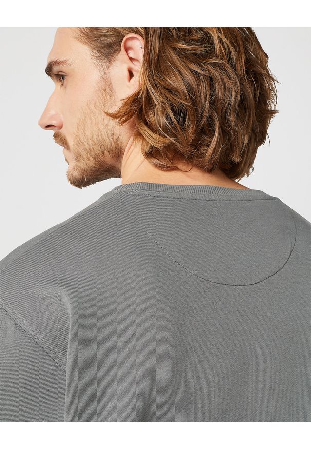 Wrangler - WRANGLER MĘSKA BLUZA WRANGLER SIGN OFF CREW GUN METAL 112350537