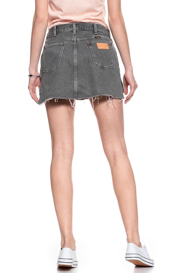 Wrangler - SPÓDNICA JEANSOWA WRANGLER RETRO SKIRT GREY MULES W241RJ24R 112127920. Materiał: jeans. Długość: krótkie. Styl: retro