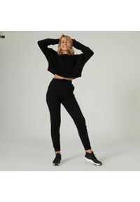 DOMYOS - Bluza damska Domyos Gym & Pilates crop. Kolor: czarny. Materiał: materiał, dzianina, bawełna, elastan, włókno. Długość: krótkie. Sport: joga i pilates