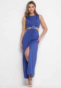 Born2be - Niebieska Sukienka z Wiskozą Ozdobiona Wycięciami i Metalową Aplikacją Odivaria. Kolor: niebieski. Materiał: wiskoza. Wzór: aplikacja. Styl: klasyczny #1