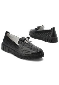 Czarne Półbuty Filippo Eleganckie Wsuwane Obuwie Damskie. Okazja: do pracy. Zapięcie: bez zapięcia. Kolor: czarny. Materiał: skóra. Styl: elegancki