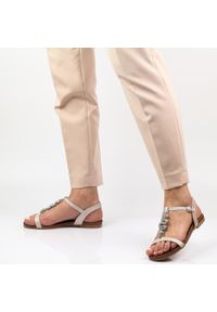 Beżowe płaskie sandały damskie S.Barski 5541-42. Kolor: beżowy. Materiał: skóra