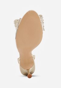 Renee - Złote Transparentne Sandały VICES na Szpilce Zdobione Cyrkoniową Kokardą Phrilirea. Zapięcie: pasek. Kolor: złoty. Wzór: aplikacja. Obcas: na szpilce. Styl: glamour #7