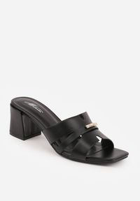 Renee - Czarne Klapki na Słupku z Kwadratowym Noskiem i Ozdobnymi Wycięciami Daerika. Okazja: na co dzień. Kolor: czarny. Materiał: koronka. Wzór: aplikacja. Obcas: na słupku. Styl: casual #7