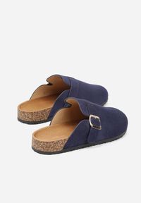 Renee - Granatowe Klapki Ozdobione Klamrą na Pasku Zelevelis. Okazja: na co dzień. Kolor: niebieski. Materiał: jeans. Wzór: aplikacja. Obcas: na obcasie. Styl: elegancki, casual. Wysokość obcasa: niski #6