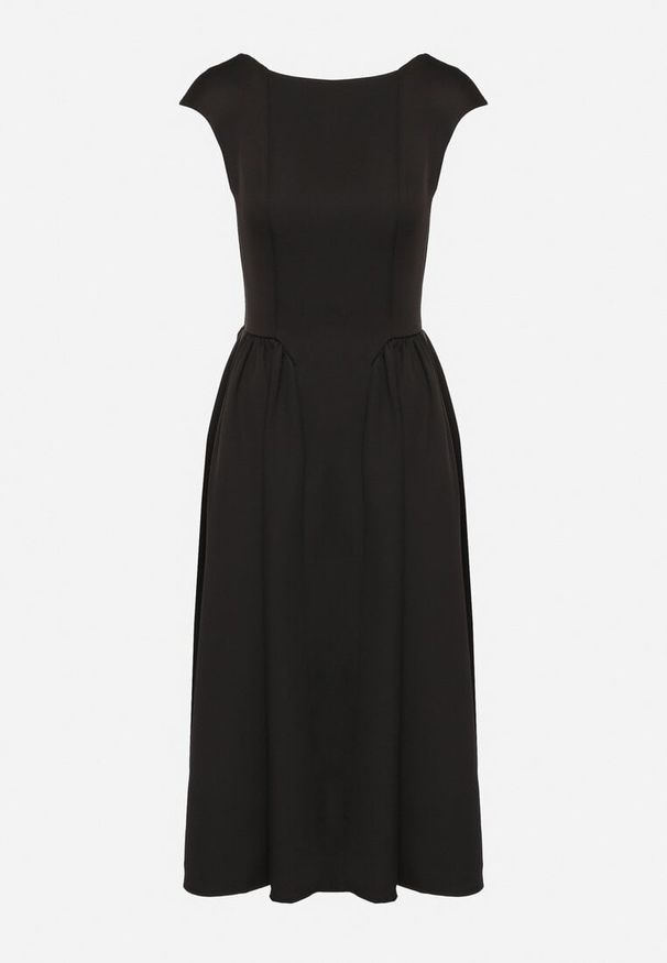 Born2be - Czarna Sukienka o Rozkloszowanym Kroju z Wiązaniem i Dekoltem w Łódkę Aladriela. Okazja: na co dzień. Typ kołnierza: dekolt w łódkę. Kolor: czarny. Długość rękawa: krótki rękaw. Sezon: wiosna, lato. Styl: casual, klasyczny