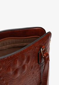 Renee - Brązowa Torebka Shopper z Tłoczeniem na Ramię Lushana. Kolor: brązowy. Materiał: z tłoczeniem. Styl: elegancki. Rodzaj torebki: na ramię