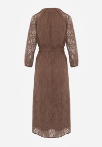 Renee - Brązowa Koronkowa Sukienka Boho Rozkloszowana z Paskiem w Talii Irinsea. Okazja: na co dzień. Kolor: brązowy. Materiał: koronka. Wzór: koronka. Typ sukienki: rozkloszowane, proste. Styl: boho #6