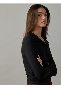 Reserved - Longsleeve polo - czarny. Typ kołnierza: polo. Kolor: czarny. Materiał: dzianina, wiskoza. Długość rękawa: długi rękaw