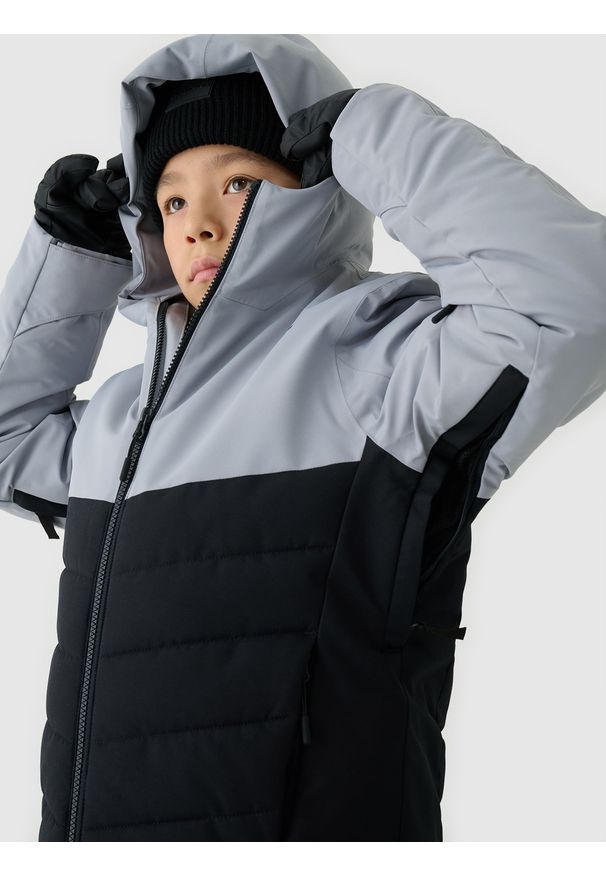 4f - 4F Kurtka narciarska membrana 5000 chłopięca - szara 134 (8-9 lat). Okazja: na co dzień. Typ kołnierza: kaptur. Kolor: szary. Materiał: dzianina, poliester, tkanina, materiał. Wzór: gładki. Sezon: lato. Styl: casual, klasyczny, sportowy