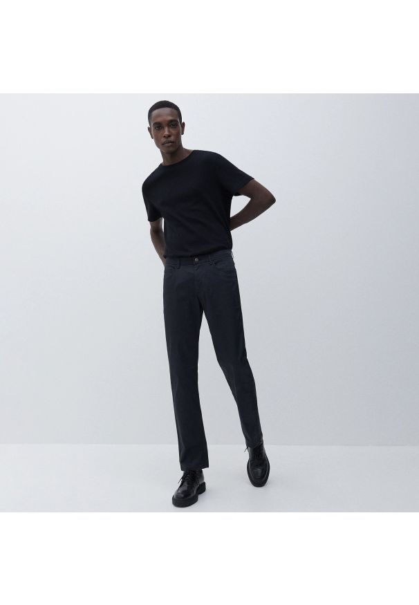 Reserved - Bawełniane spodnie regular - Szary. Kolor: szary. Materiał: bawełna