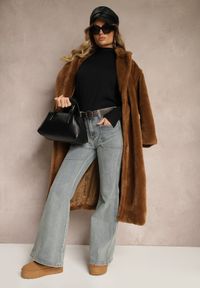 Renee - Czarny Casualowy Golf z Wiskozą i Guzikami przy Rękawach Avandira. Okazja: na co dzień. Typ kołnierza: golf. Kolor: czarny. Materiał: wiskoza. Styl: casual #4