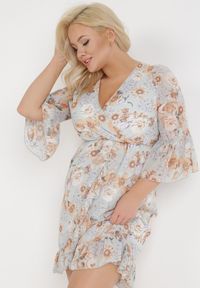 Born2be - Jasnoniebieska Sukienka Sophassa. Okazja: na imprezę. Kolor: niebieski. Wzór: aplikacja, kwiaty. Sezon: lato. Typ sukienki: kopertowe, rozkloszowane. Styl: elegancki #4