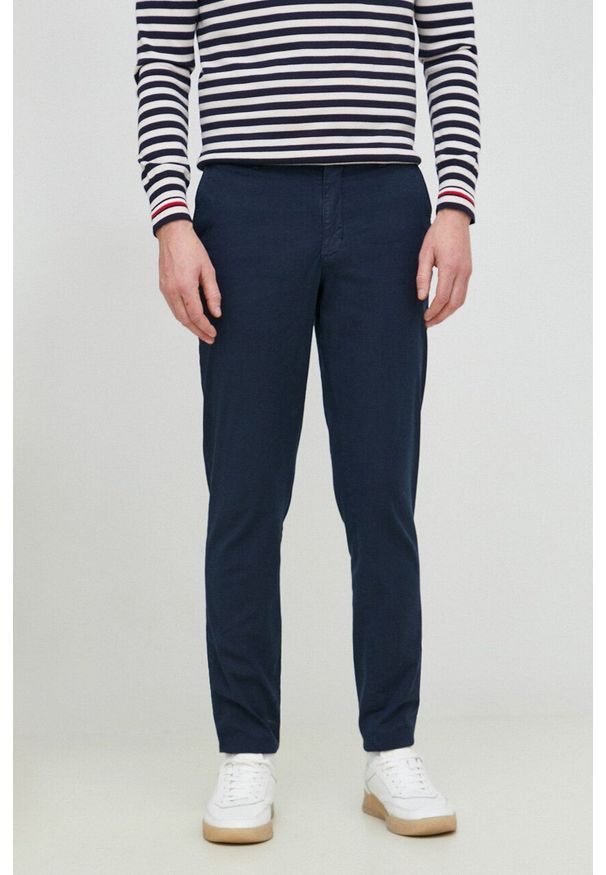 TOMMY HILFIGER - Tommy Hilfiger spodnie z domieszką lnu kolor granatowy w fasonie chinos. Kolor: niebieski. Materiał: len