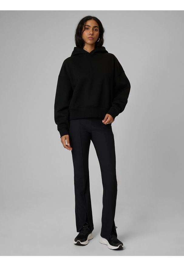 4f - 4F Bluza dresowa regular z kapturem damska - czarna S. Okazja: na co dzień, do domu. Typ kołnierza: kaptur. Kolor: czarny. Materiał: dresówka. Styl: casual