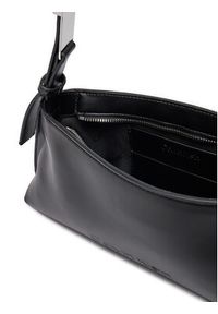 Calvin Klein Torebka Embossed Logo K60K612550 Czarny. Kolor: czarny. Materiał: skórzane #5