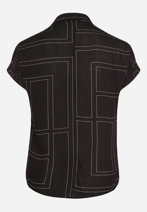Born2be - Czarna Bluzka o Koszulowym Fasonie z Wiskozy w Geometryczny Print Ralozi. Okazja: na co dzień. Kolekcja: plus size. Kolor: czarny. Materiał: wiskoza. Długość rękawa: krótki rękaw. Długość: krótkie. Wzór: geometria, nadruk. Styl: casual, elegancki
