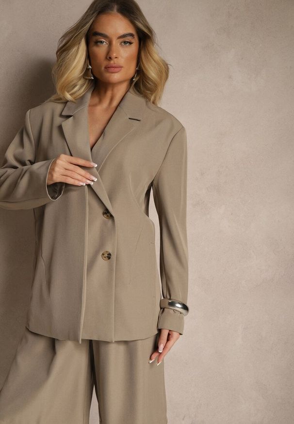 Renee - Beżowa Marynarka o Pudełkowym Kroju Usztywnionymi Ramionami Sonarieta. Okazja: na co dzień. Kolor: beżowy. Styl: elegancki, casual