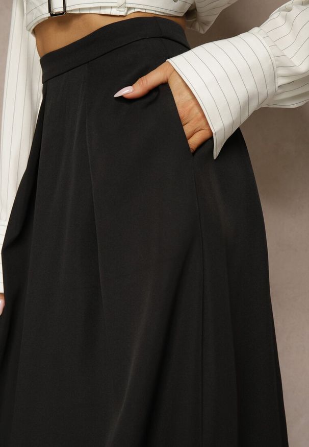 Renee - Czarna Rozkloszowana Spódnica z Wiskozą Zdobiona Zakładkami Volnira. Okazja: na co dzień. Kolor: czarny. Materiał: wiskoza. Wzór: aplikacja. Styl: elegancki, casual