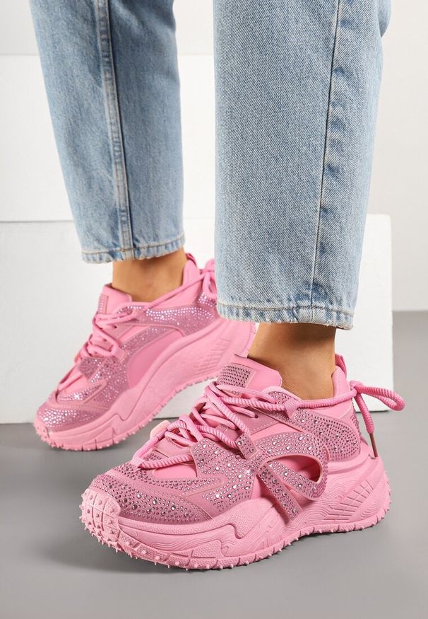 Renee - Fuksjowe Sneakersy z Cyrkoniami i Ozdobnym Sznurowaniem Sorvea. Okazja: na co dzień, na spacer. Kolor: różowy. Sport: turystyka piesza