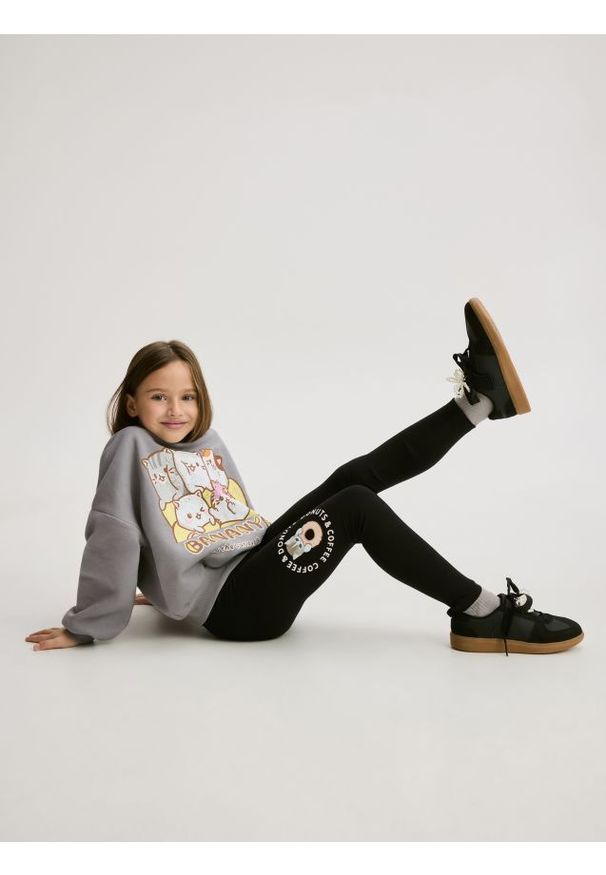 Reserved - Bawełniane legginsy z nadrukiem - czarny. Kolor: czarny. Materiał: bawełna. Wzór: nadruk