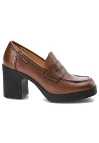Brązowe Półbuty Nessi Gustowne Buty Na Obcasie. Okazja: na co dzień. Kolor: brązowy. Materiał: skóra. Obcas: na obcasie. Styl: elegancki. Wysokość obcasa: średni #7