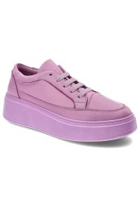 Fioletowe Sneakersy Venezia Stylowe Obuwie Damskie. Okazja: na spacer. Kolor: fioletowy. Materiał: skóra. Szerokość cholewki: normalna. Sezon: lato, wiosna. Obcas: na obcasie. Wysokość obcasa: średni. Sport: turystyka piesza