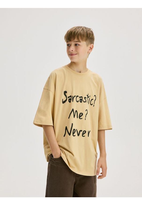 Reserved - Bawełniany t-shirt oversize - kremowy. Kolor: kremowy. Materiał: bawełna