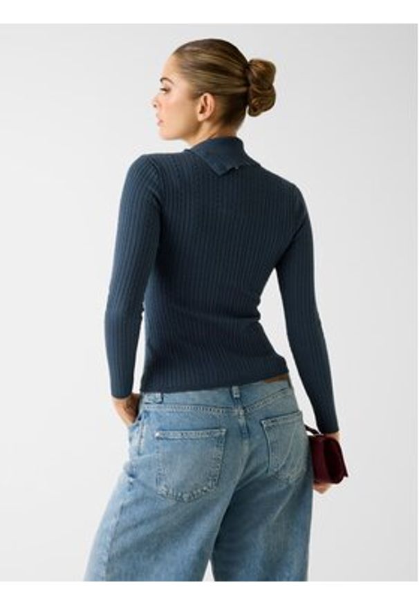 Guess Sweter 180412 Niebieski Classic Fit. Kolor: niebieski