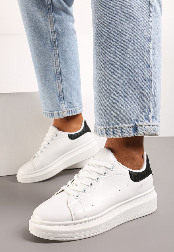 Born2be - Biało-Czarne Sneakersy na Grubej Podeszwie Hypnotic. Okazja: na co dzień, na spacer. Zapięcie: sznurówki. Kolor: biały. Materiał: dresówka, jeans. Sport: turystyka piesza